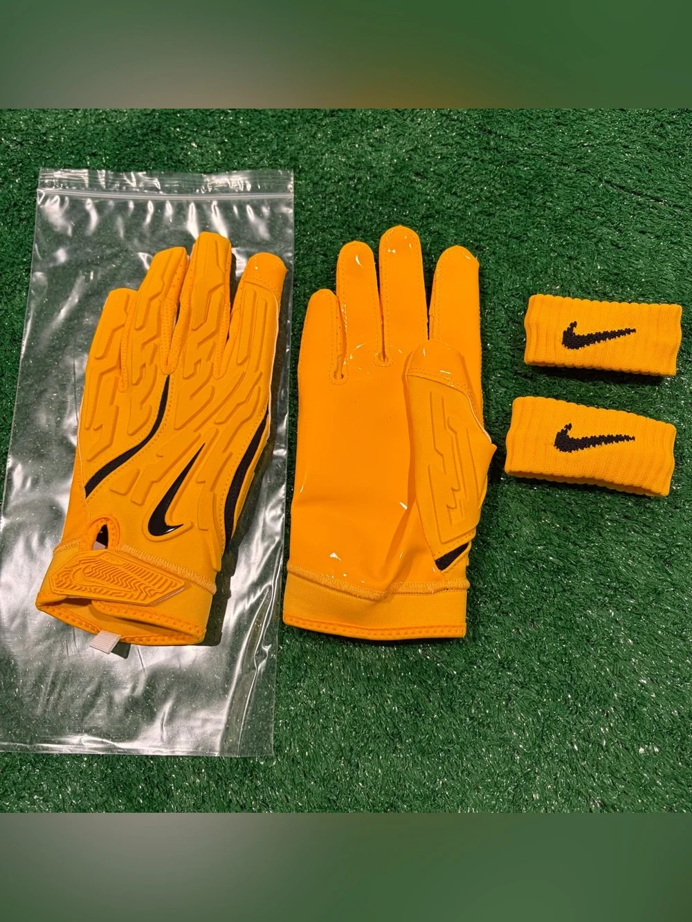 NEW NFL NIKE SUPERBAD 7.0 PADDED WR FOOTBALL GLOVES COMBO
